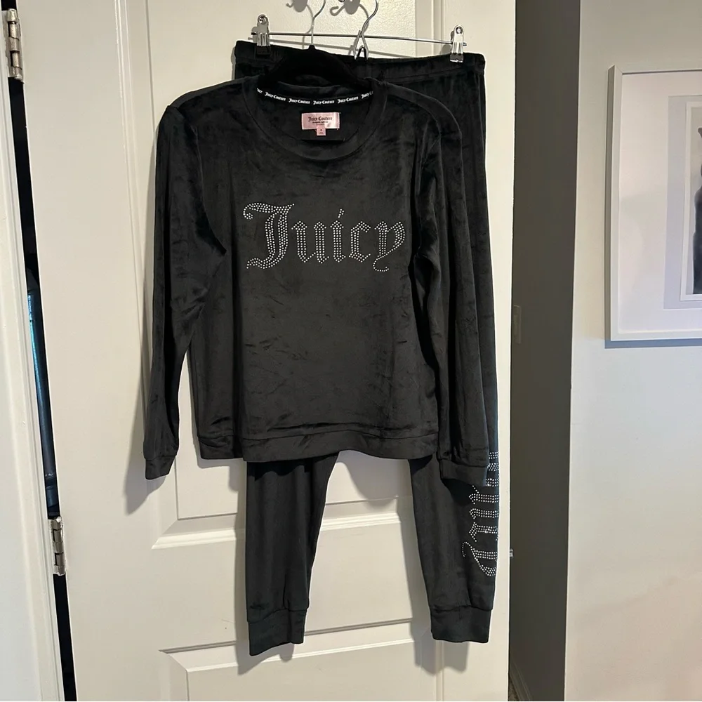 Juicy Couture Sleepwear Velour Rhinestone Long Sleeve & Pants Set in Black